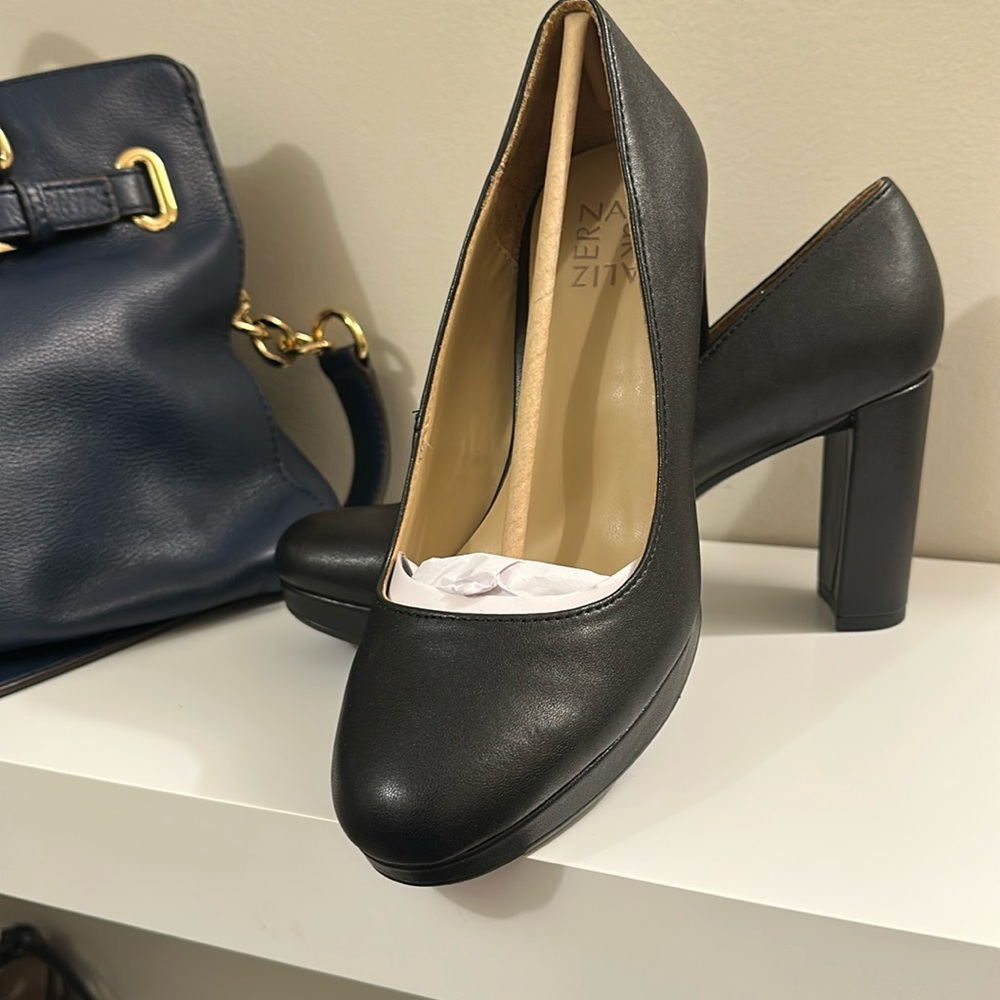 - NWT Naturalizer Berlin  BLACK Smooth block heels in size 7.5 WIDE